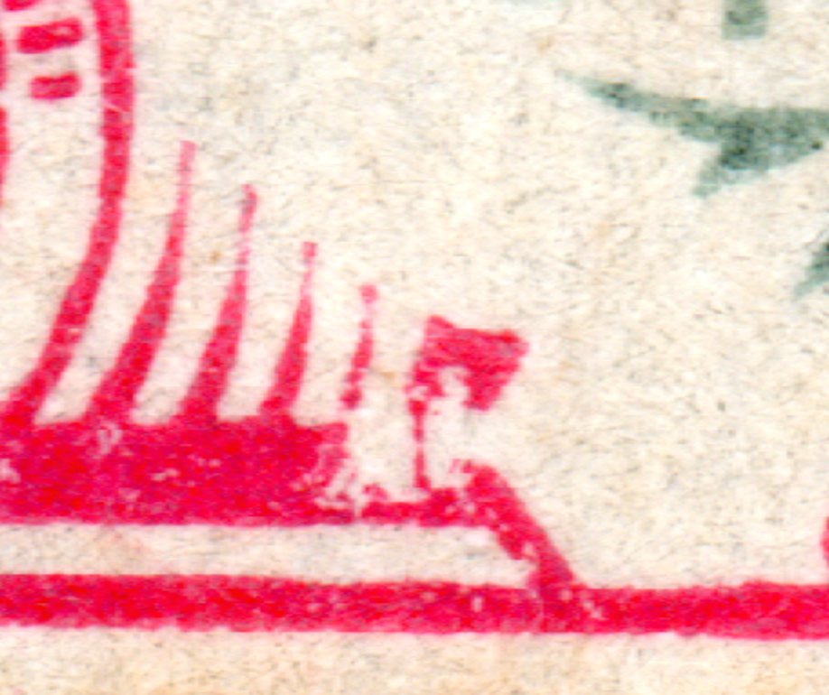 Close-up of missing carmine beside the lower central ornament on GB 1900 1s broken plate variety.
